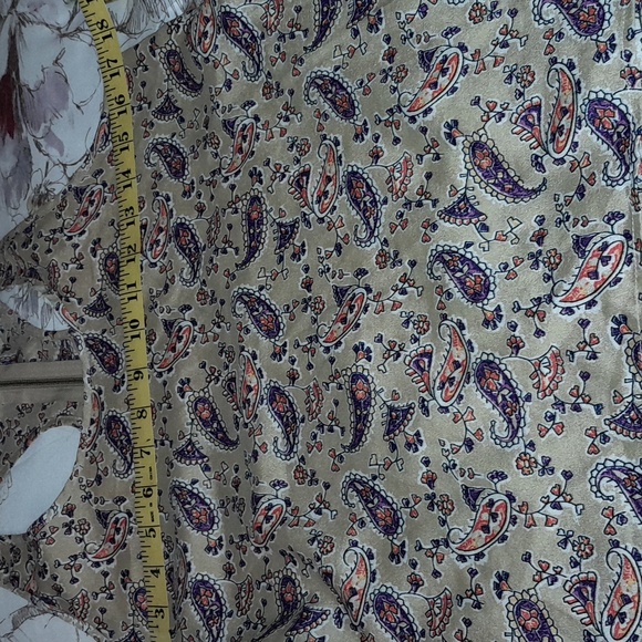 Forever 21 T-back paisley sleeveless top size small. - Picture 4 of 7